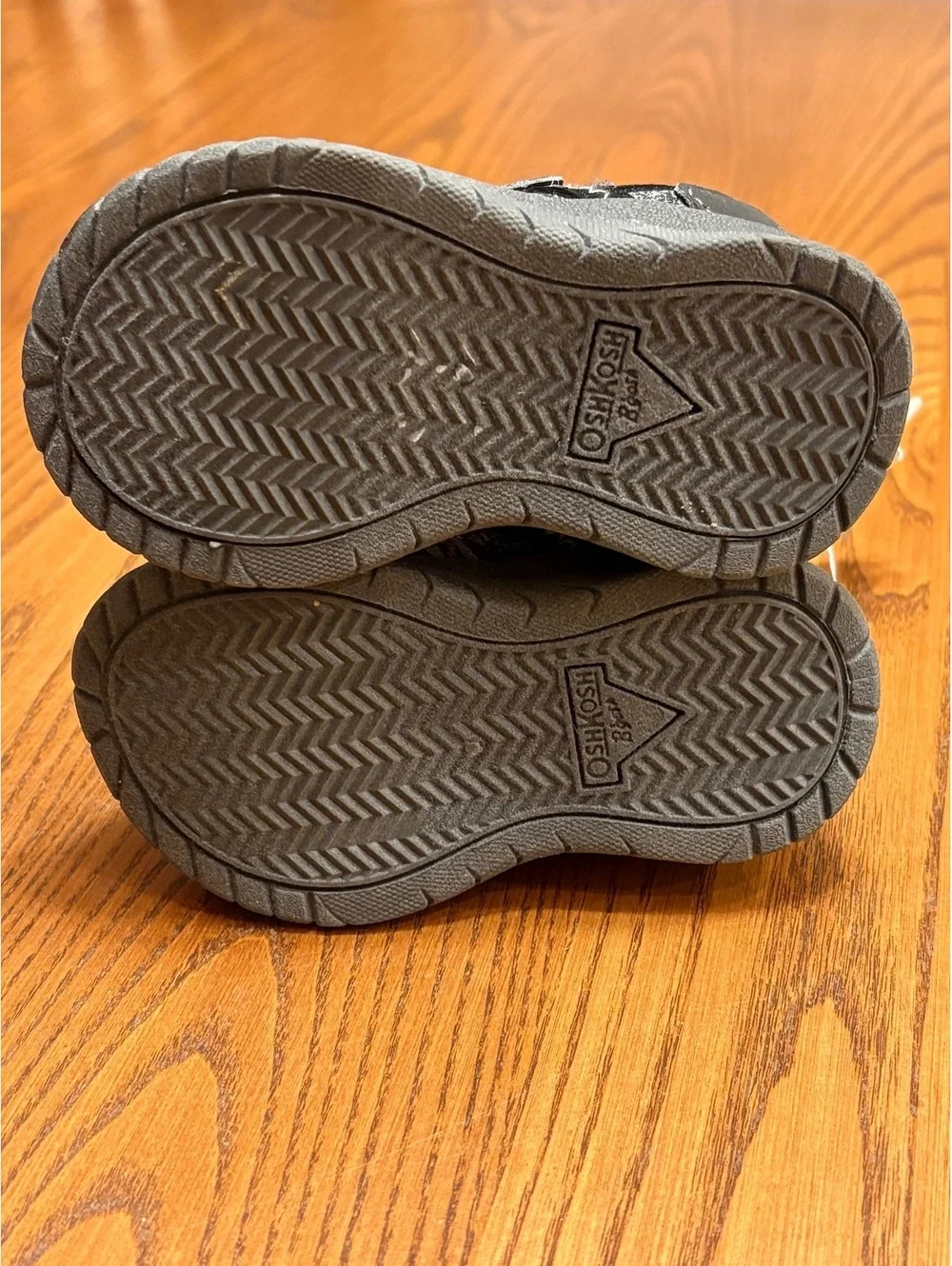 OshKosh B'gosh Toddler Boy Hiking Shoes Size 4 Gray Yellow NWT
